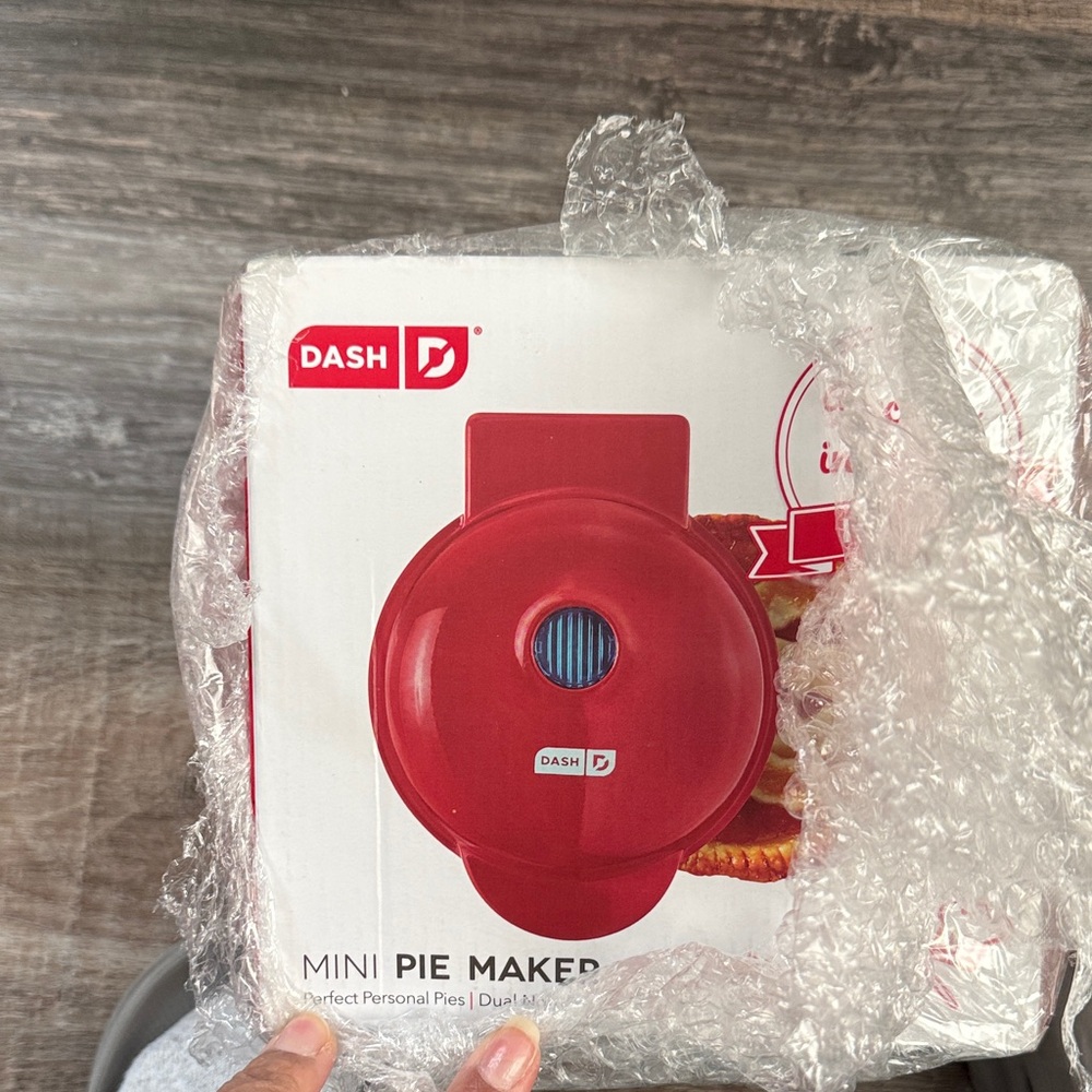 Ash Red Mini Pie Maker